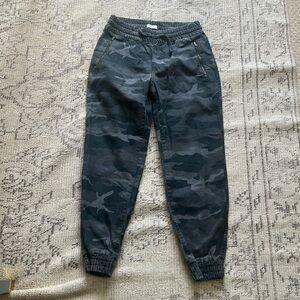 Aritzia brand TNA cargo joggers